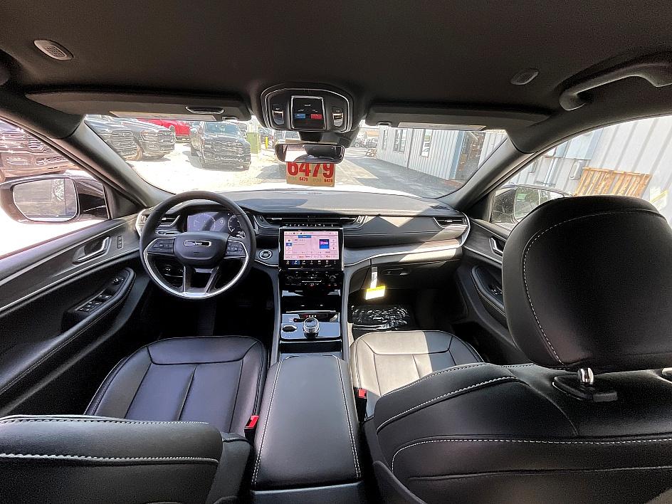 2025 Jeep Grand Cherokee Limited photo 29