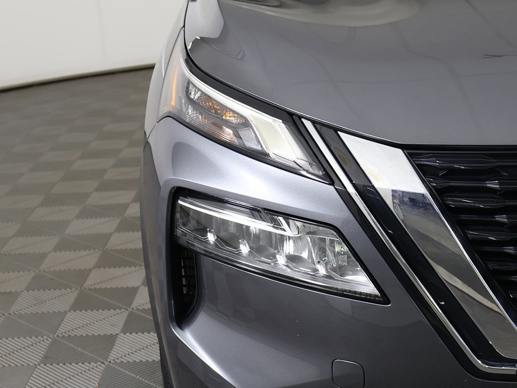 2022 Nissan Rogue SV photo 9