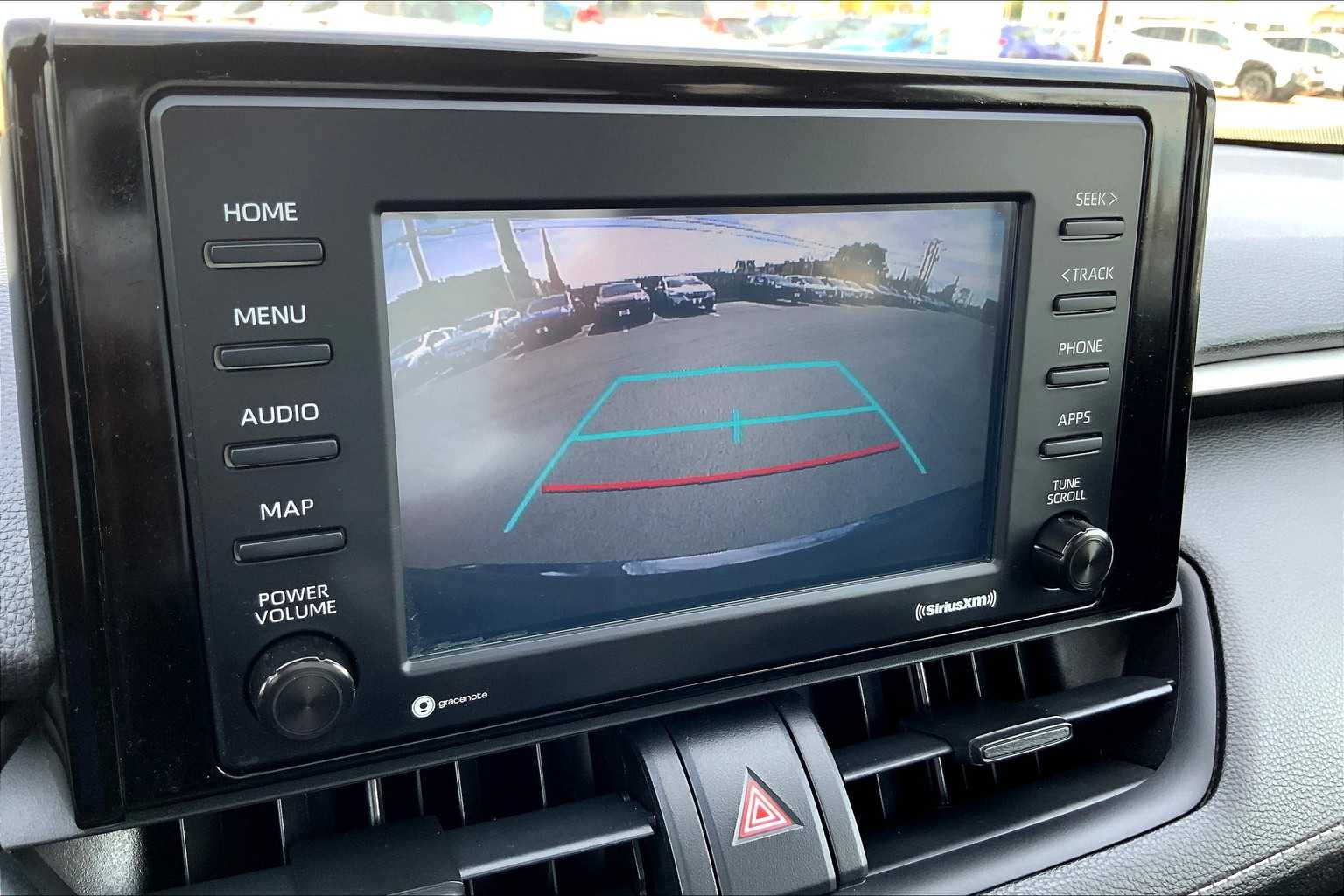 2021 Toyota RAV4 XLE photo 25