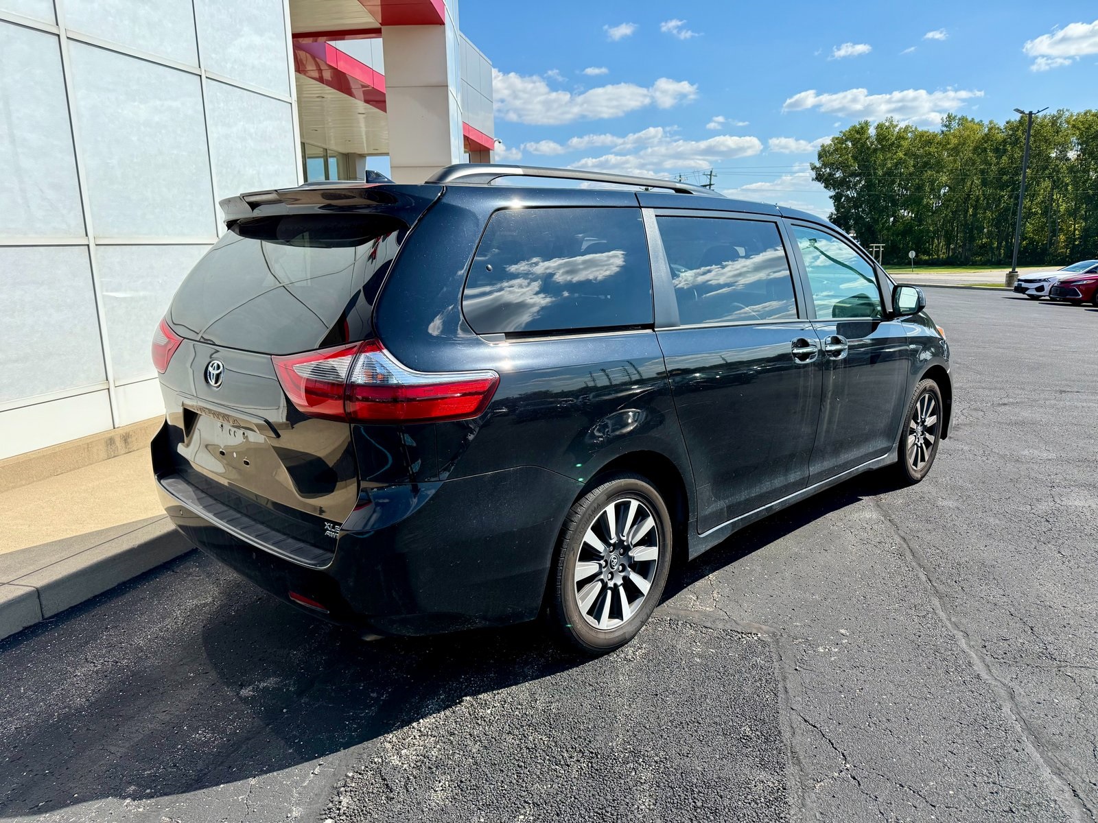 2020 Toyota Sienna XLE Premium photo 4