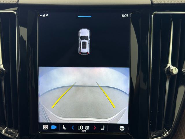2022 Volvo XC60 B5 Inscription photo 27