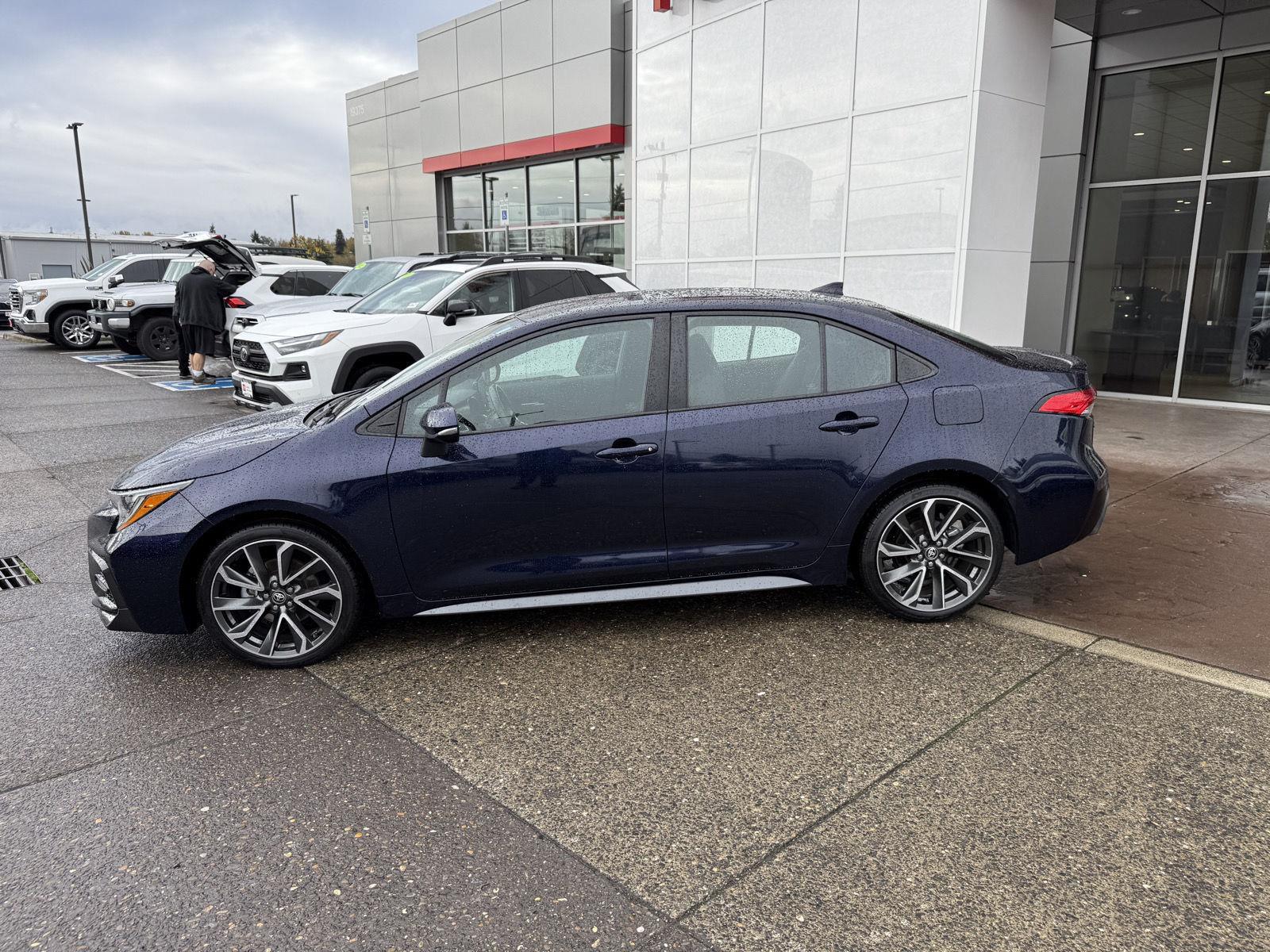 2022 Toyota Corolla SE photo 2