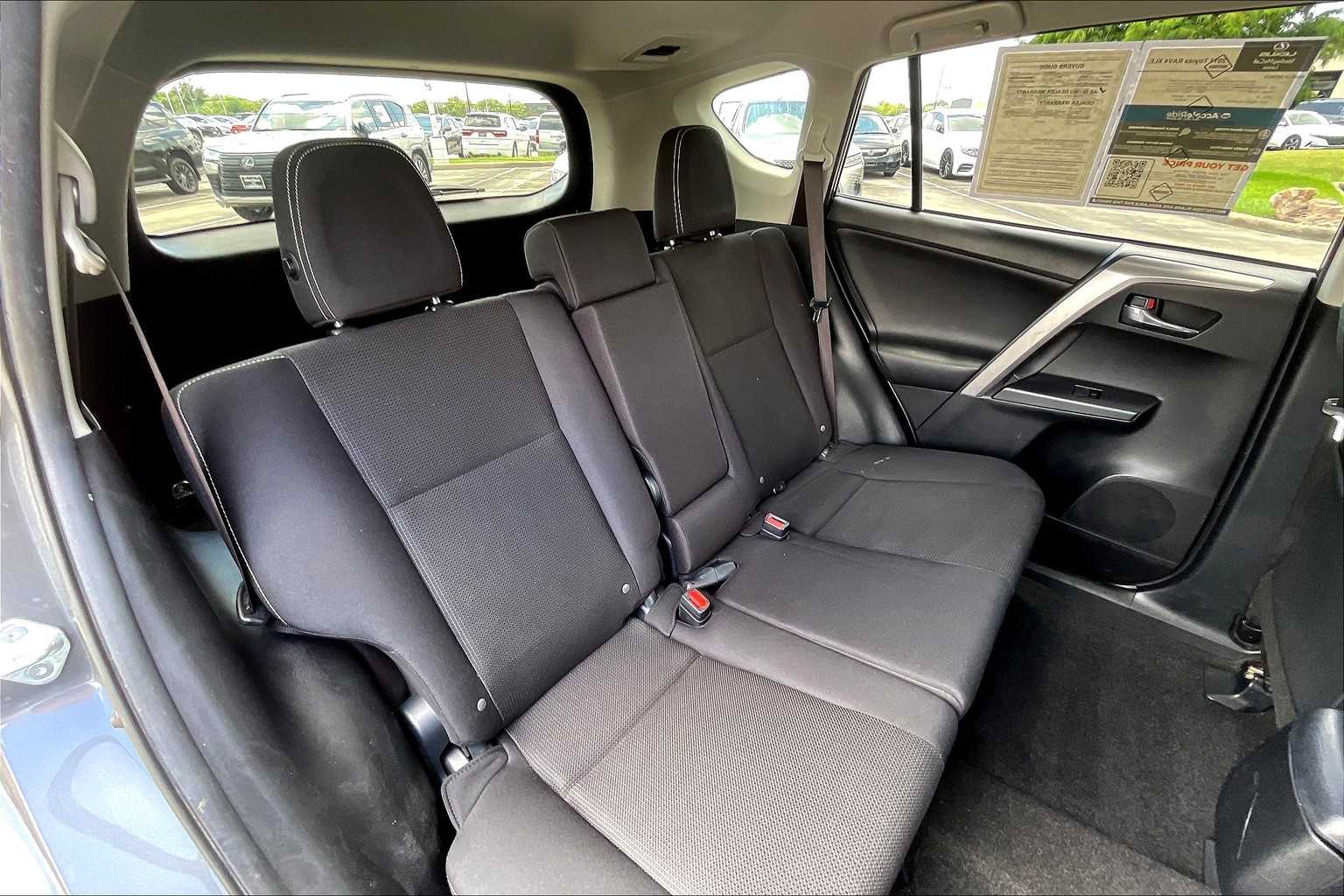 2017 Toyota RAV4 XLE photo 18