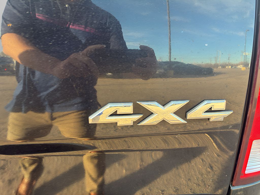 2021 Ram 1500 Classic SLT photo 3