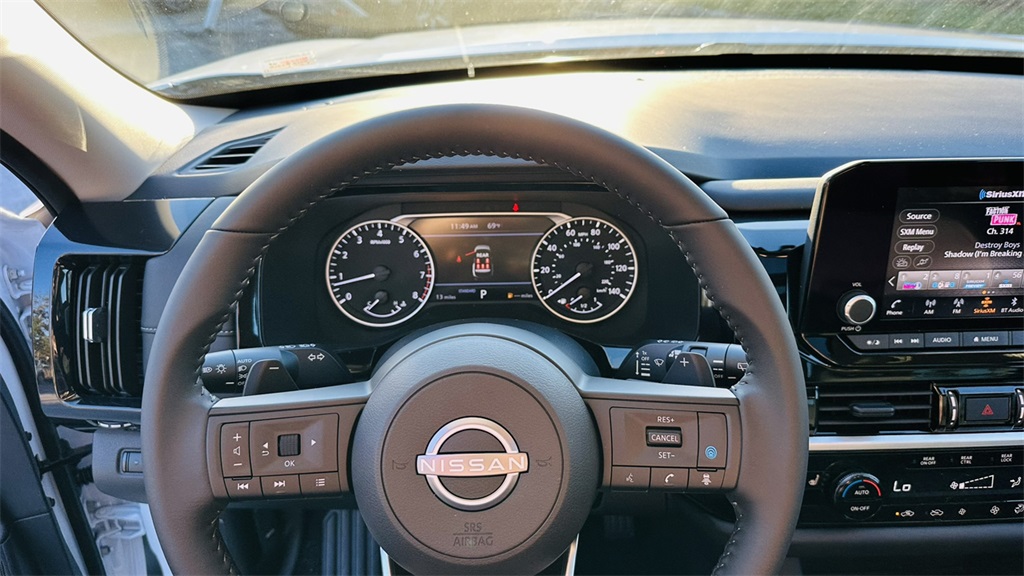 2025 Nissan Pathfinder SV photo 16