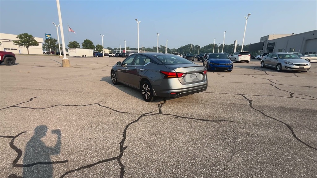 2022 Nissan Altima 2.5 SV photo 6