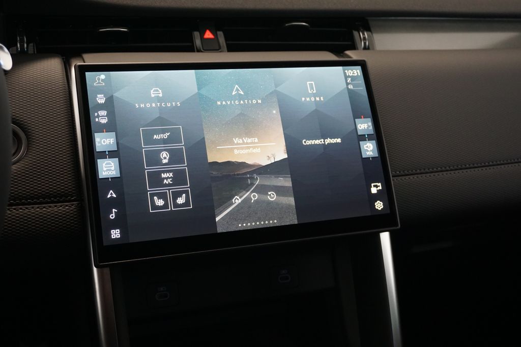 2025 Land Rover Discovery Sport SE photo 15