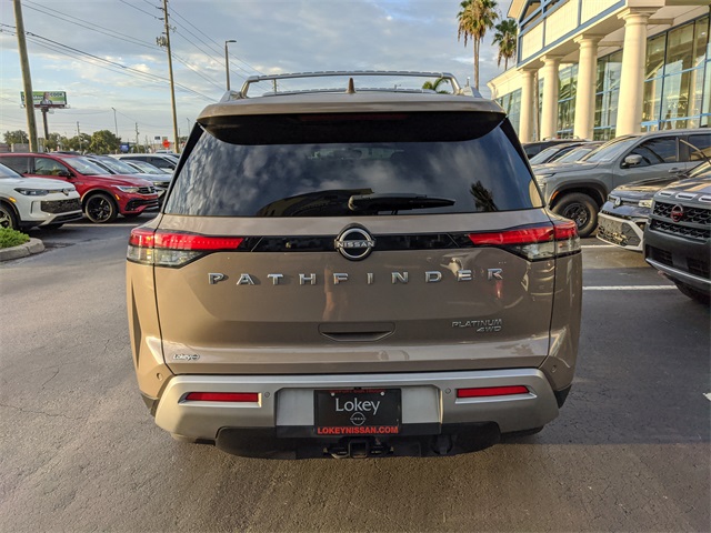 2023 Nissan Pathfinder Platinum photo 5