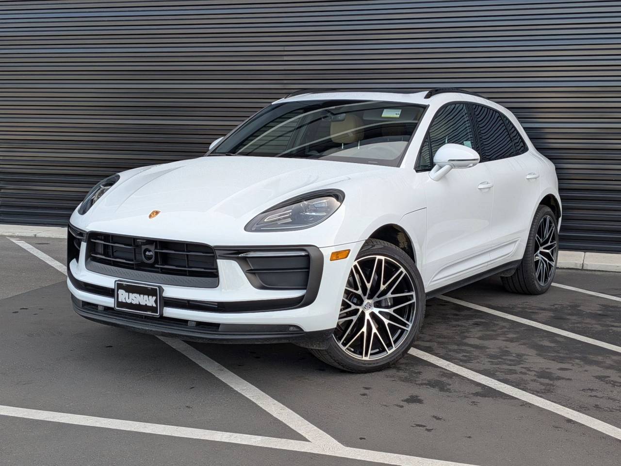 2025 Porsche Macan Base's photo