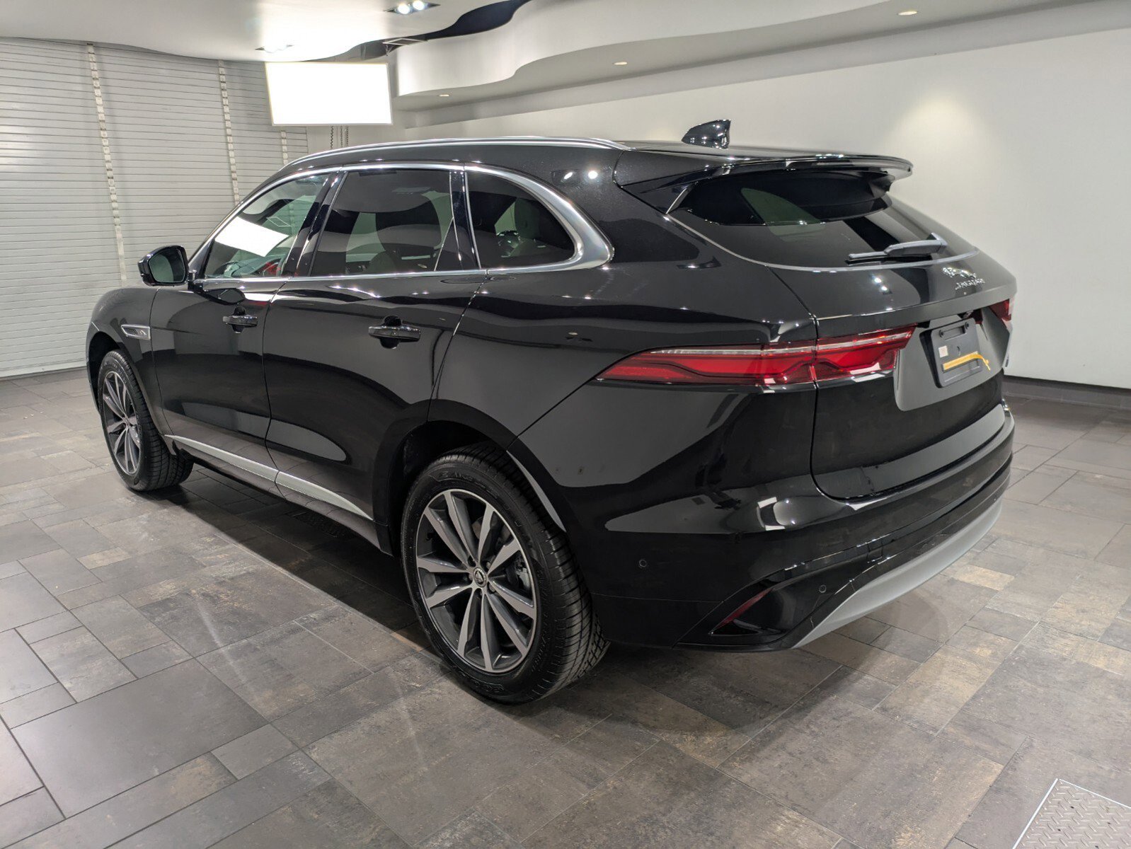 2026 Jaguar F-PACE P250 R-Dynamic S photo 4