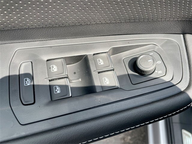2025 Volkswagen Atlas SE Technology photo 34