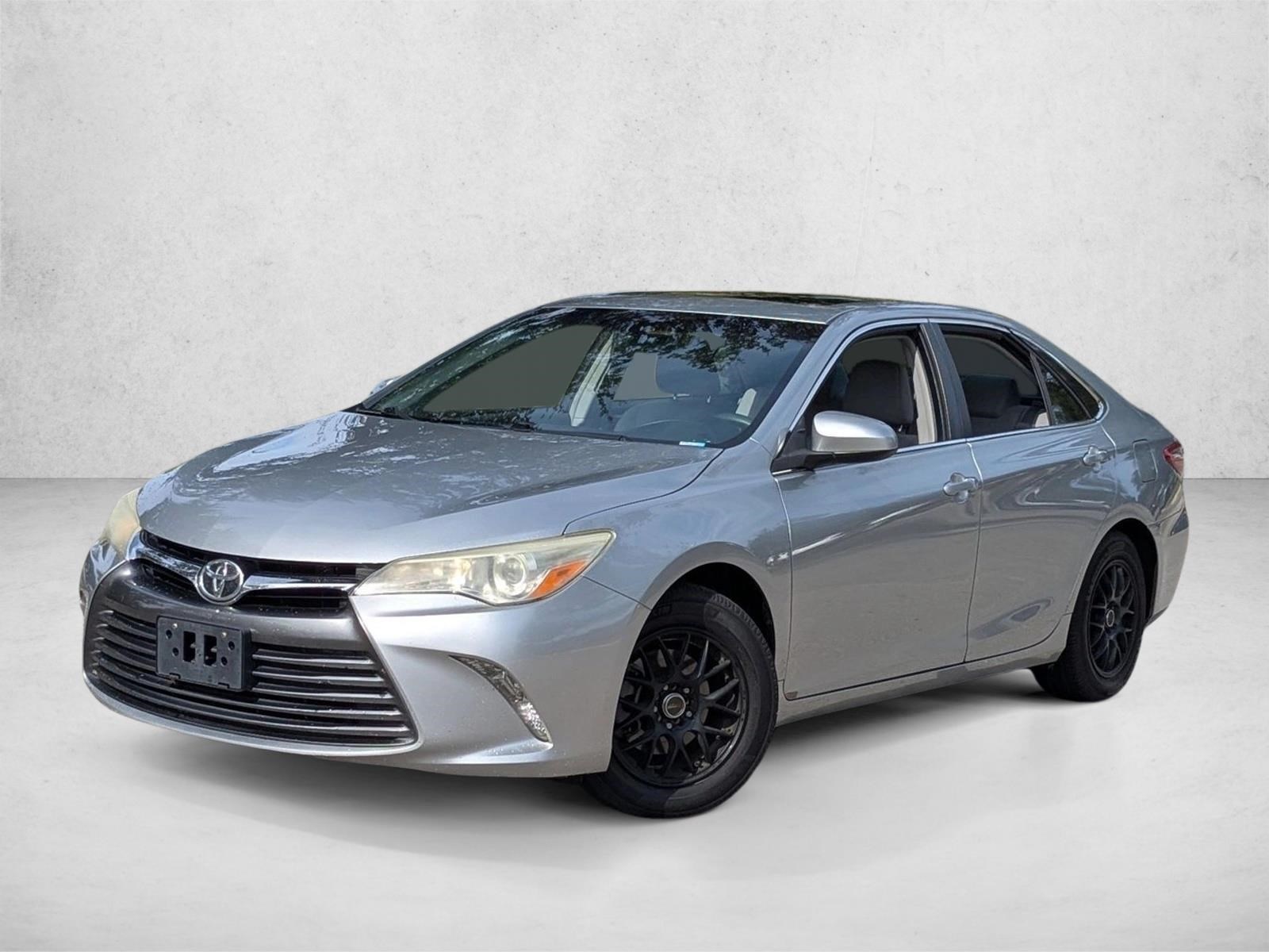 2015 Toyota Camry LE's photo