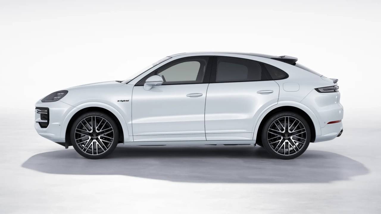 2026 Porsche Cayenne Turbo E-Hybrid Coupe photo 2