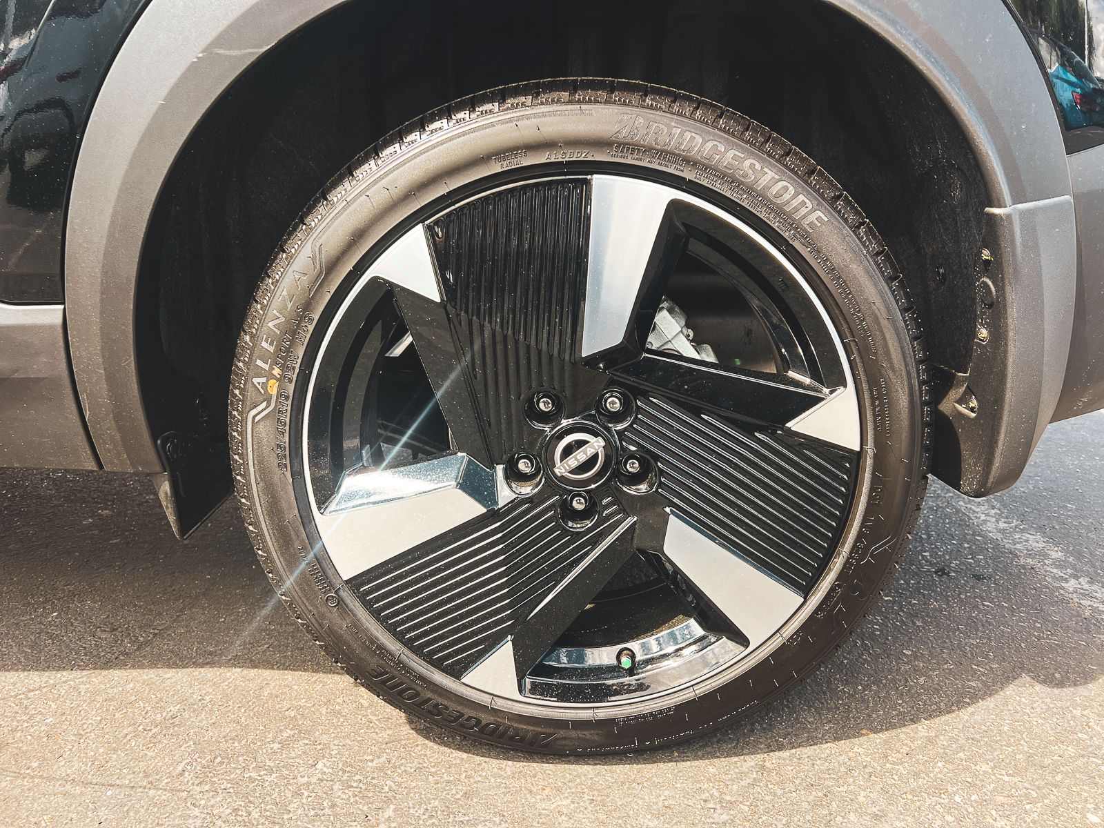 2026 Nissan Kicks SR photo 6