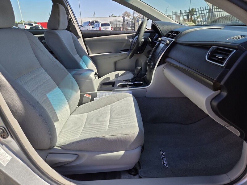 2017 Toyota Camry LE photo 9
