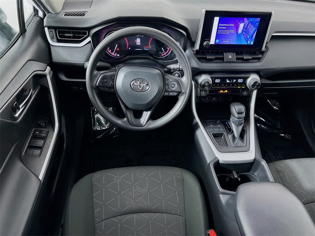 2024 Toyota RAV4 XLE photo 18