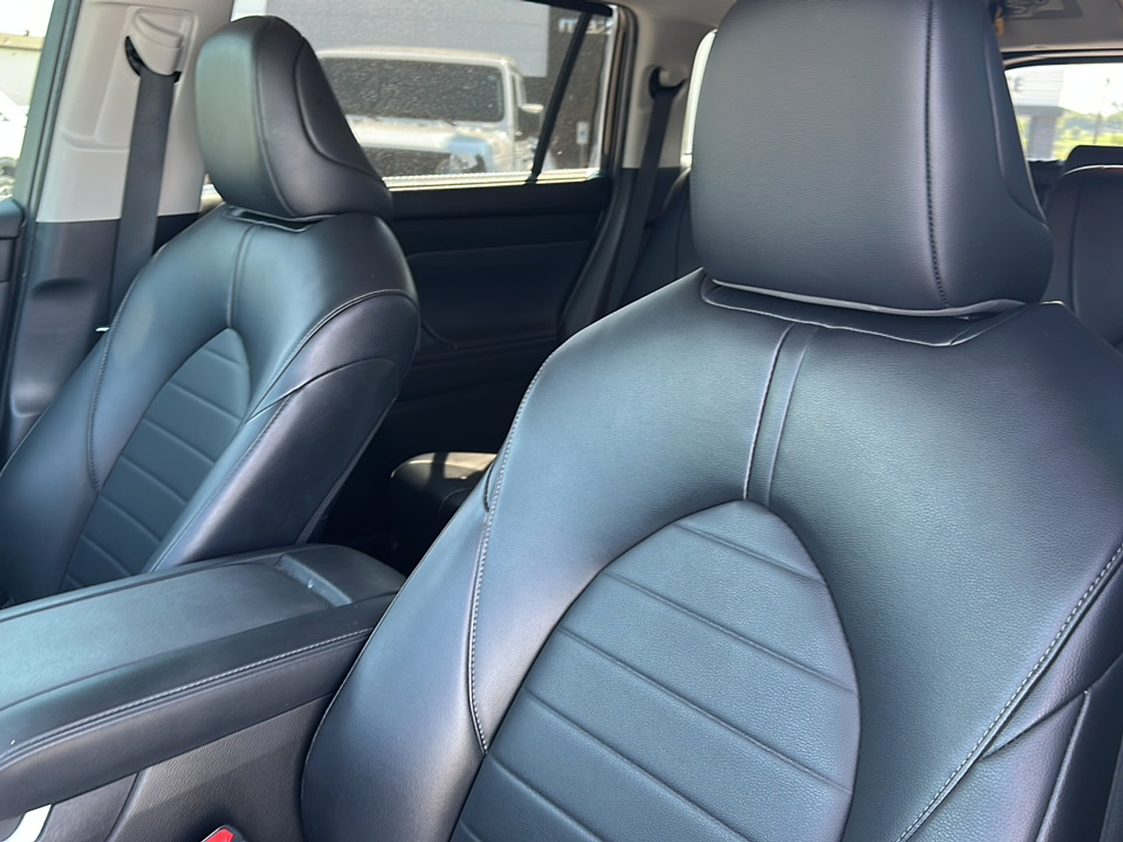 2022 Toyota Highlander XLE photo 2