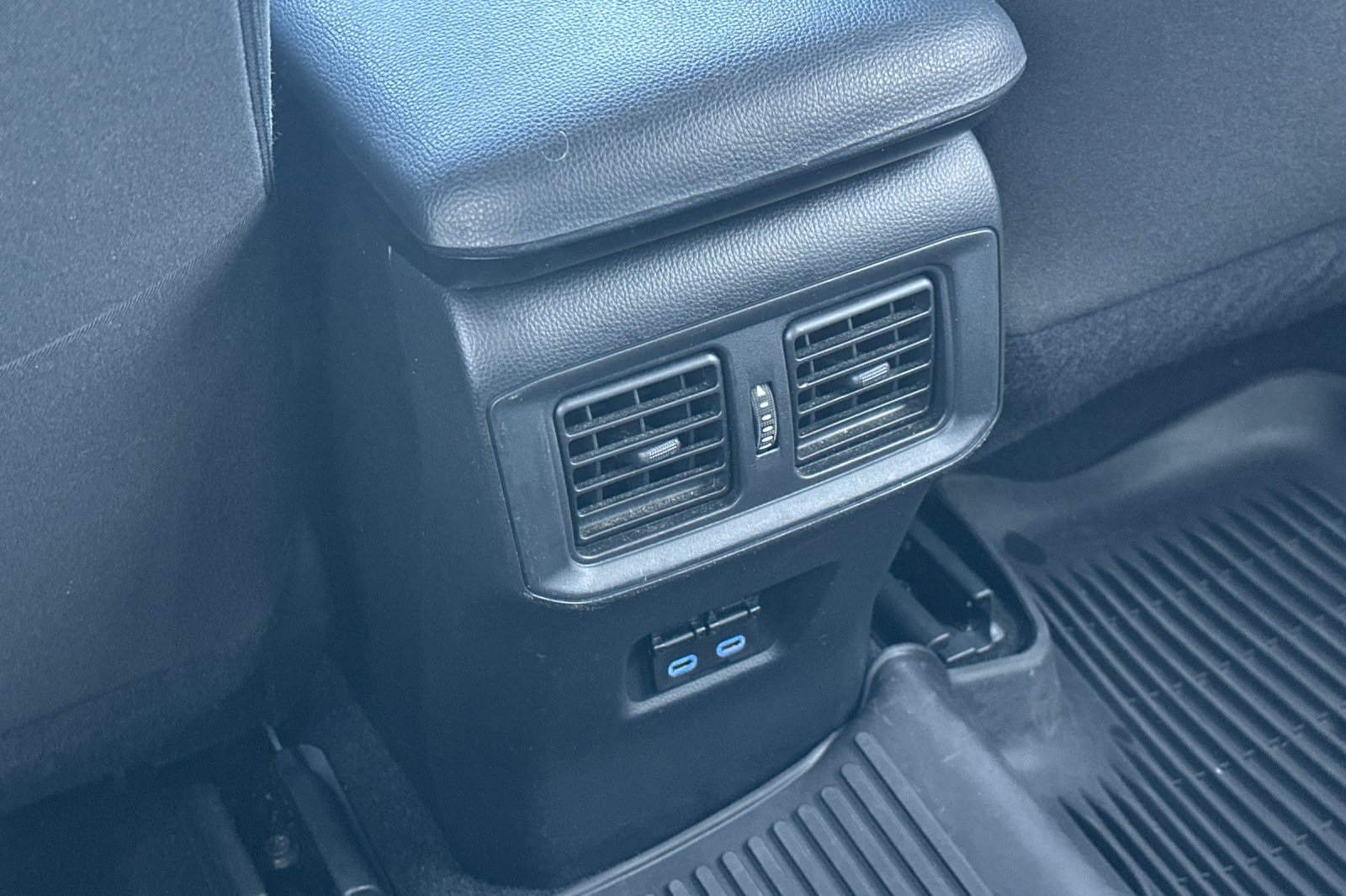 2022 Toyota RAV4 Hybrid XLE photo 9