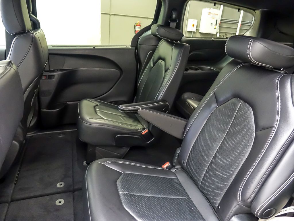 2021 Chrysler Pacifica Touring L photo 11