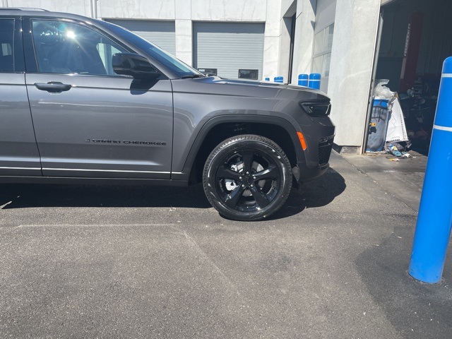 2025 Jeep Grand Cherokee Limited photo 7