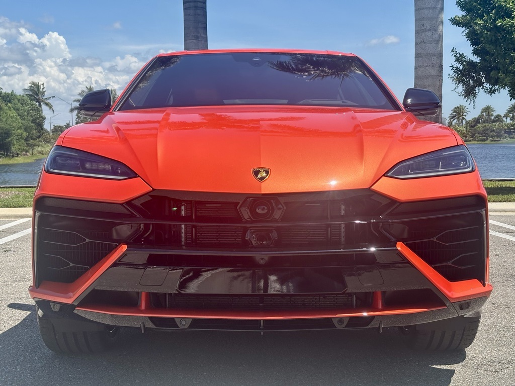 2025 Lamborghini Urus SE photo 2