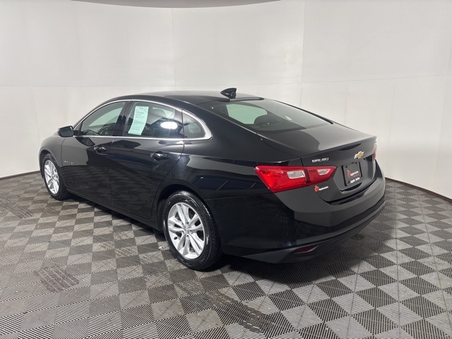 2017 Chevrolet Malibu 1LT photo 3