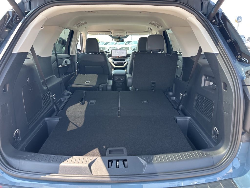 2025 Ford Explorer photo 38