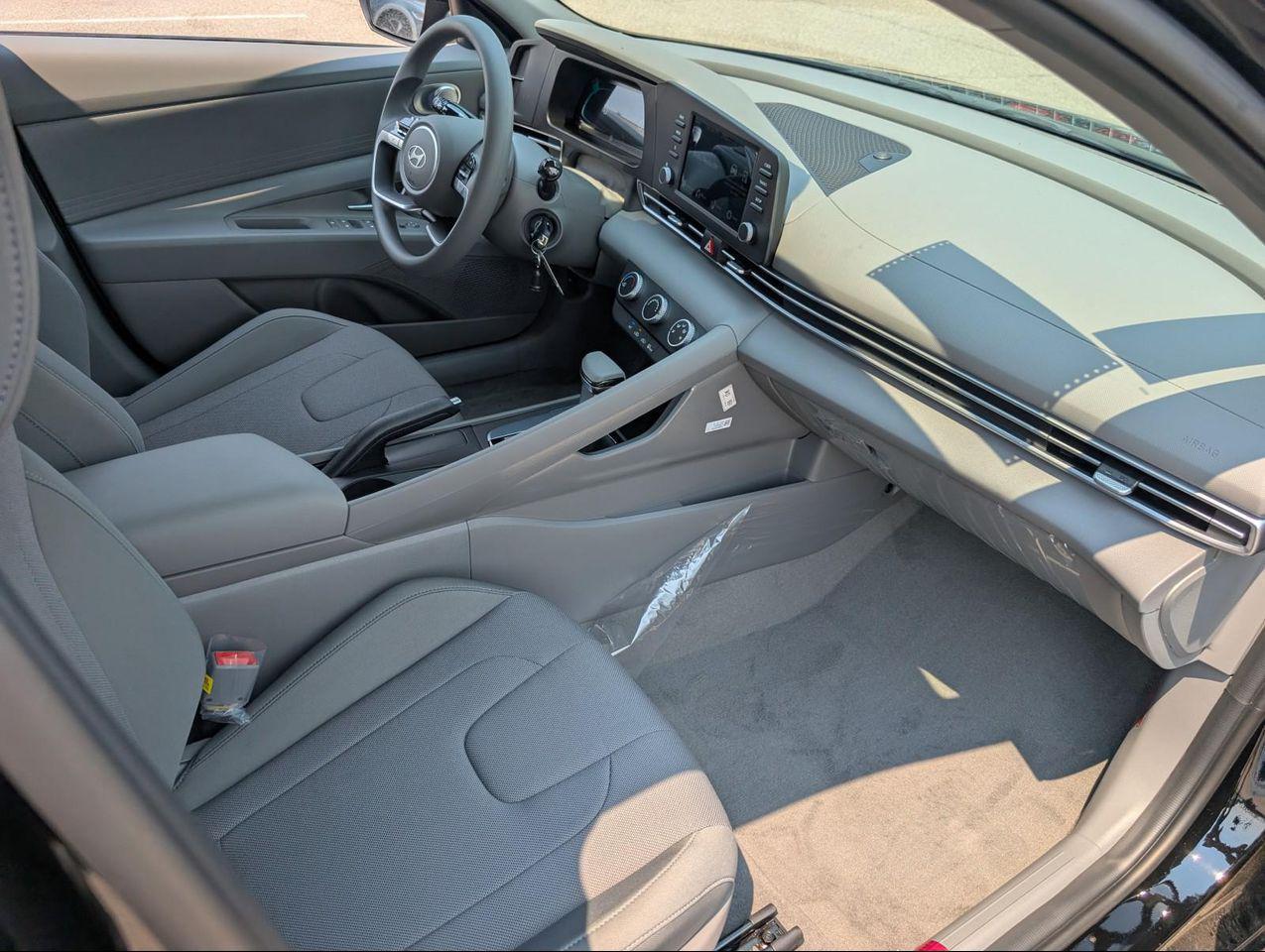 2025 Hyundai Elantra SE photo 21