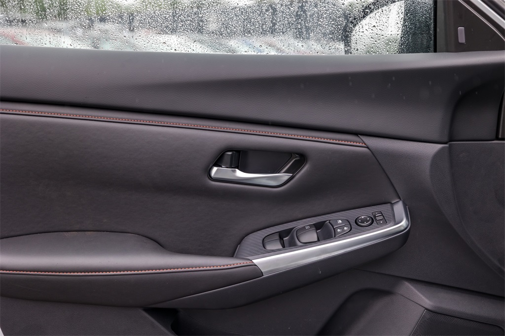 2025 Nissan Sentra SR Midnight Edition photo 10