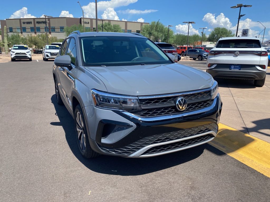 2022 Volkswagen Taos SE photo 2