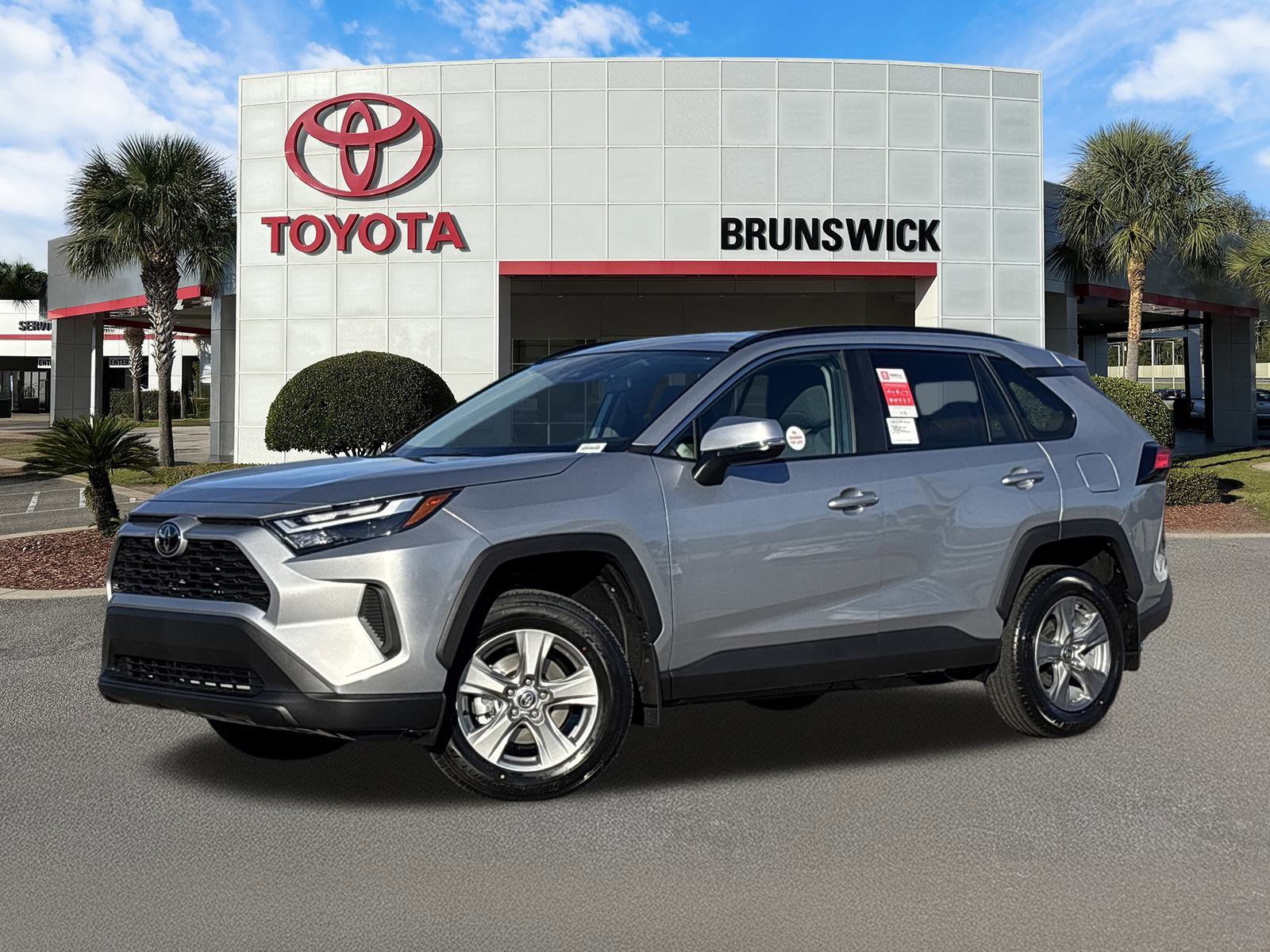 2025 Toyota RAV4 XLE's photo