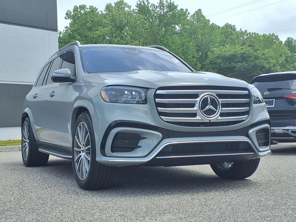 2025 Mercedes Benz GLS 450 4MATIC photo 2