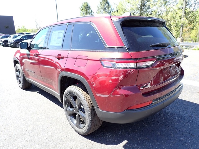2025 Jeep Grand Cherokee Limited photo 2