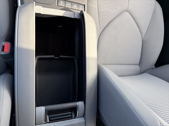 2022 Toyota Highlander LE photo 19