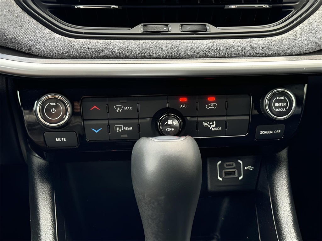 2022 Jeep Compass Latitude Lux Altitude photo 16