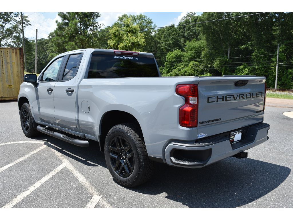 2025 Chevrolet Silverado 1500 Custom photo 2