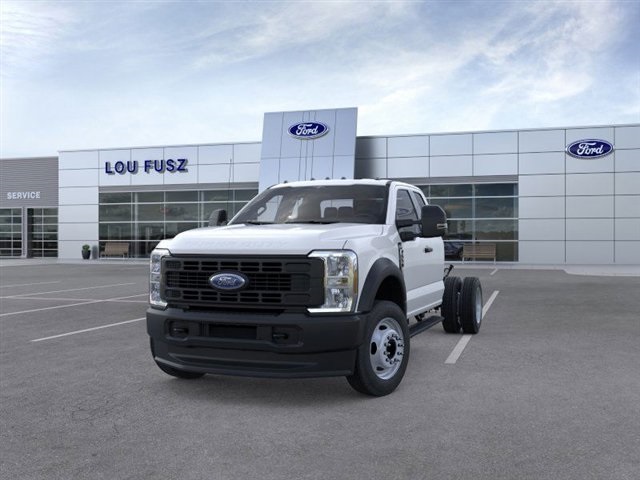 2025 Ford F-550 photo 2