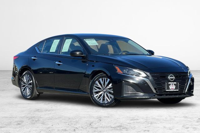 2023 Nissan Altima 2.5 SV photo 2