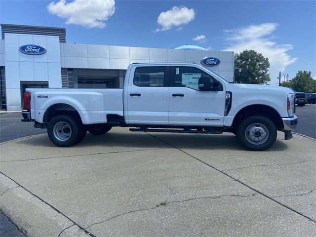 2025 Ford F-350 photo 2