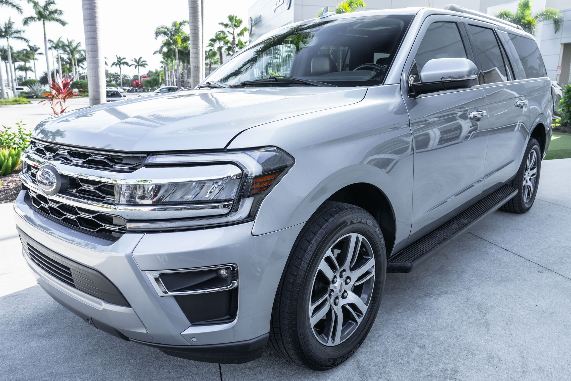 2024 Ford Expedition MAX Limited photo 3