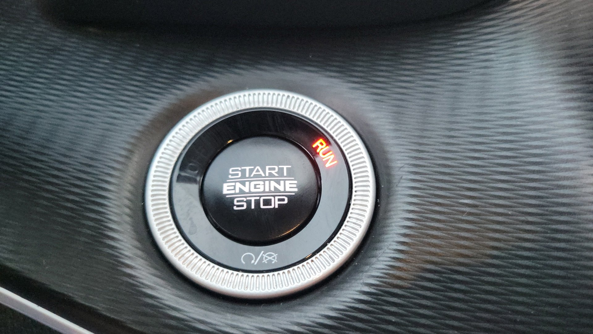 Used 2025 Diamond Black Crystal Pearlcoat Jeep Altitude X image 27