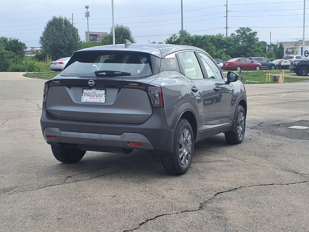 2025 Nissan Kicks S photo 3