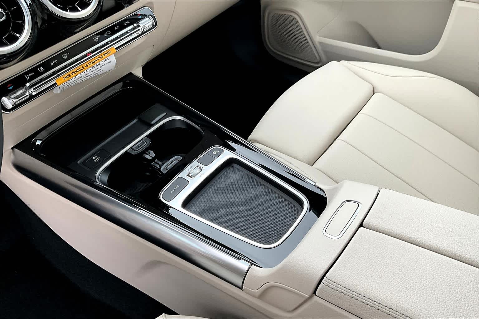 2025 Mercedes Benz GLA 250 4MATIC photo 4