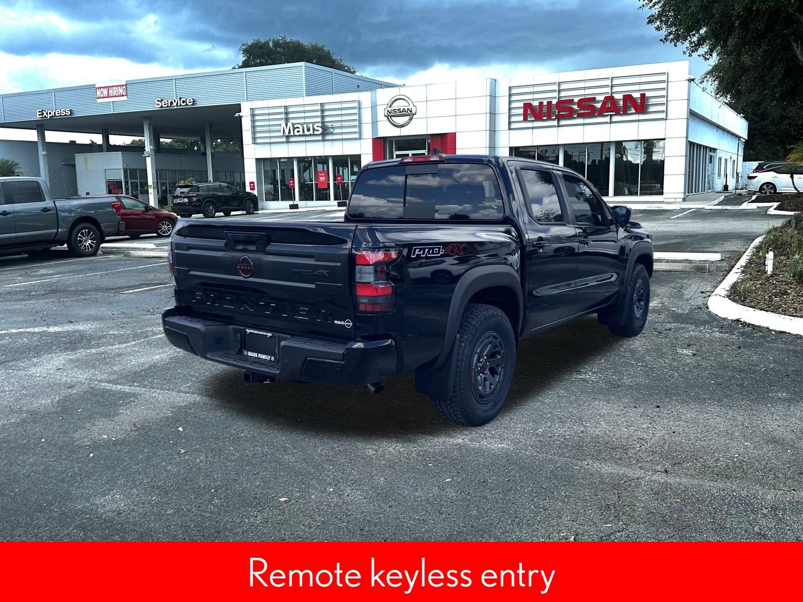 2025 Nissan Frontier PRO-4X photo 2