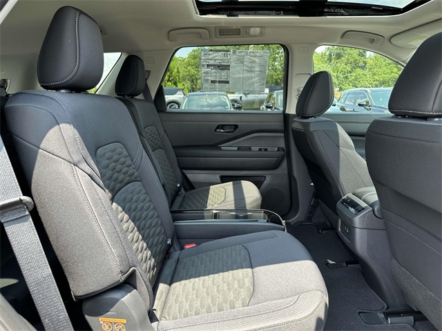 2025 Nissan Pathfinder SV photo 11