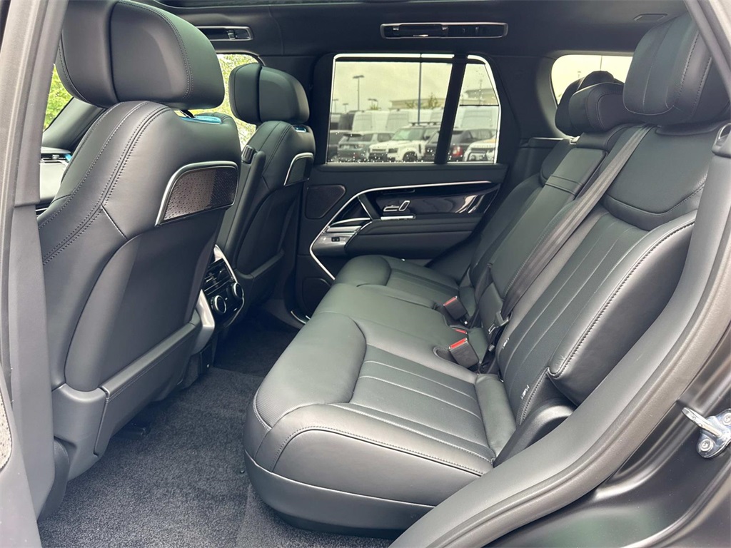 2025 Land Rover Range Rover Autobiography photo 11