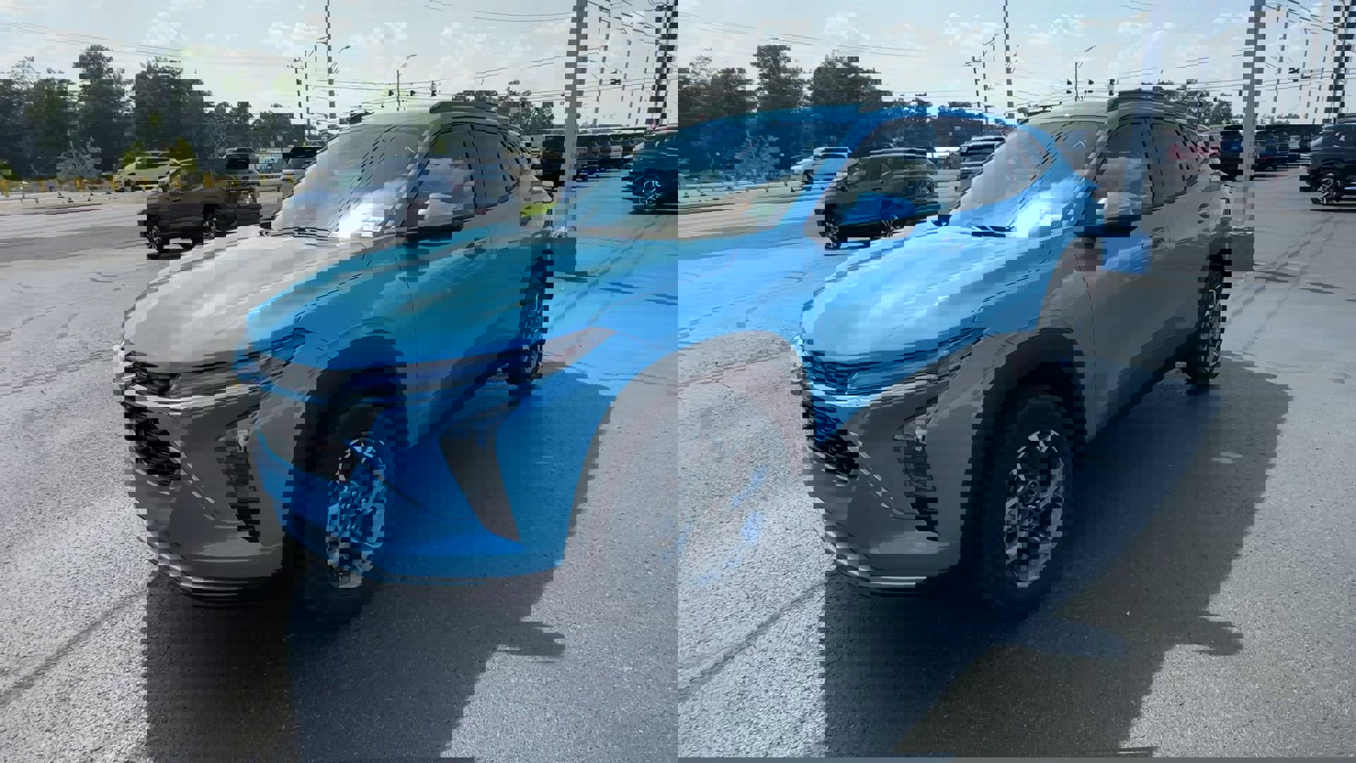 2025 Chevrolet Trax LT photo 3