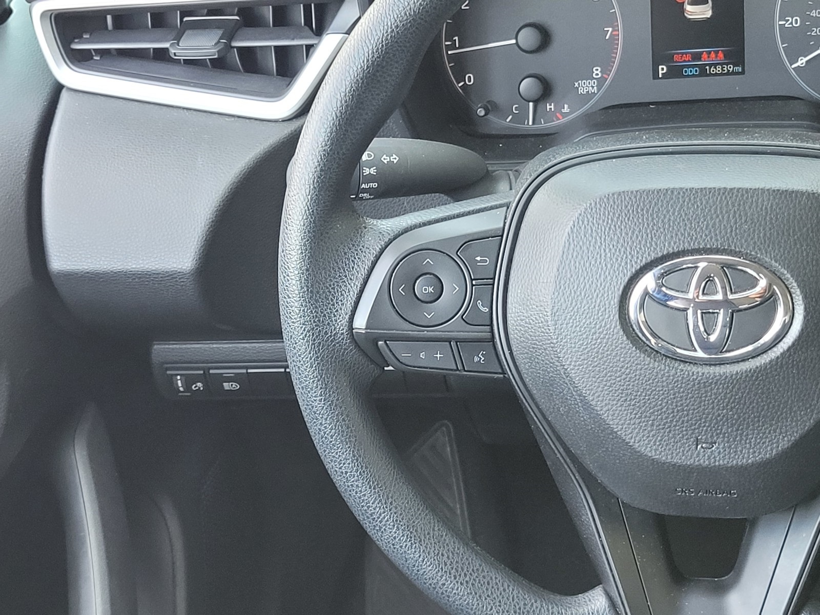 2024 Toyota Corolla LE photo 13