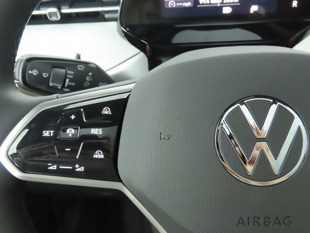 2025 Volkswagen ID. Buzz Pro Plus photo 11