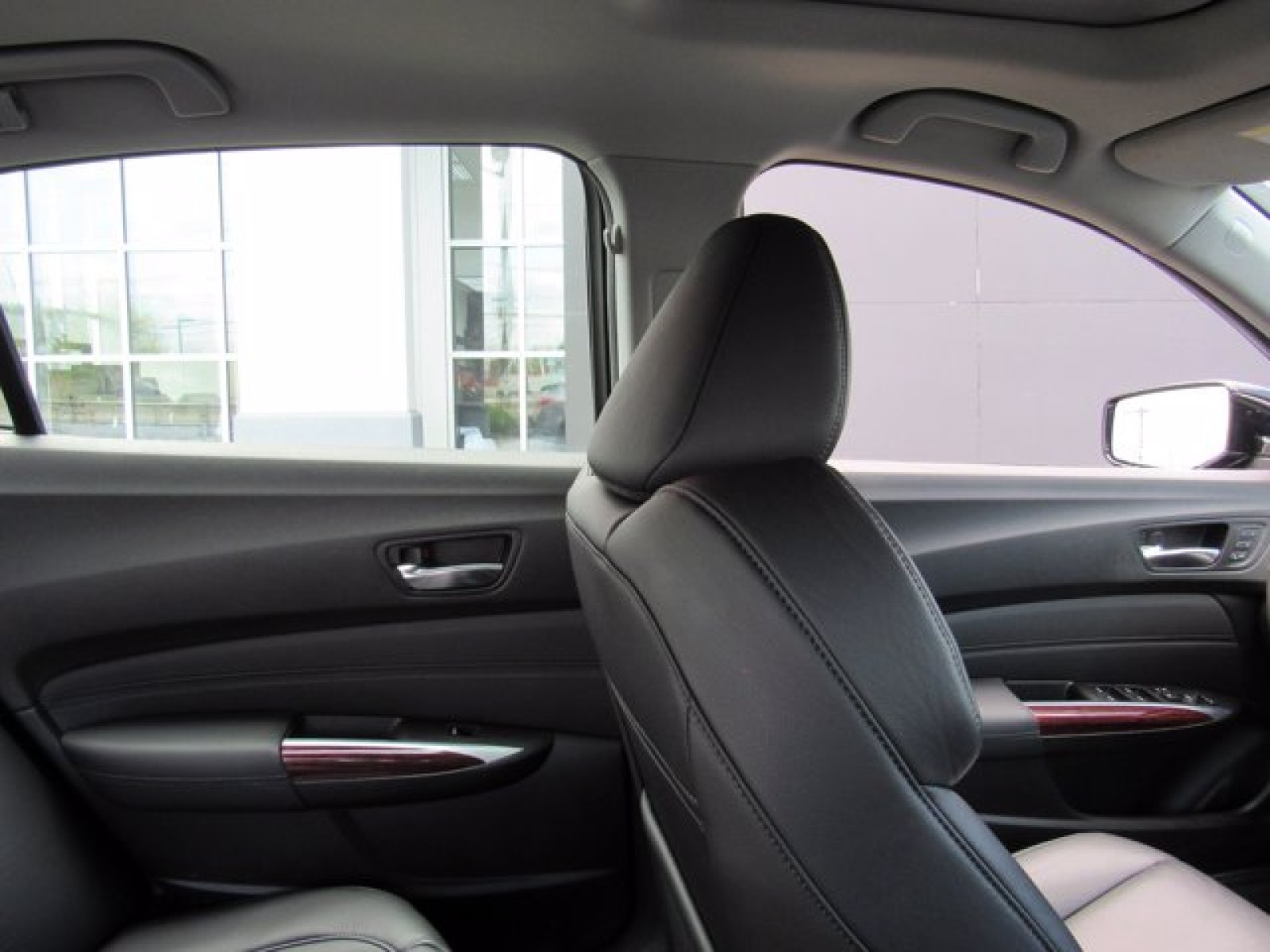 2017 Acura TLX Base photo 8